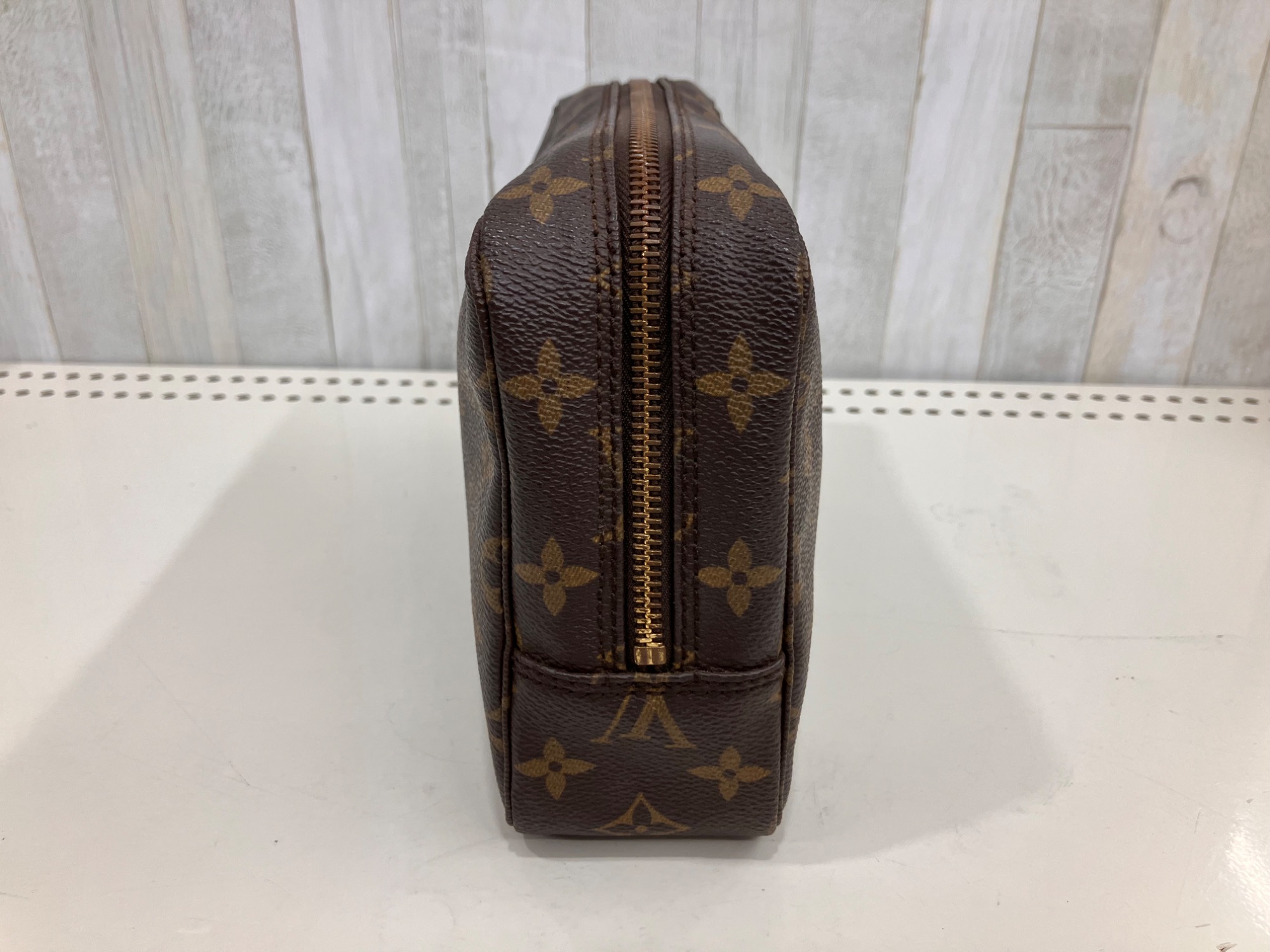 定番ポーチ入荷！】LOUIS VUITTONモノグラム トゥルーストワレット23が