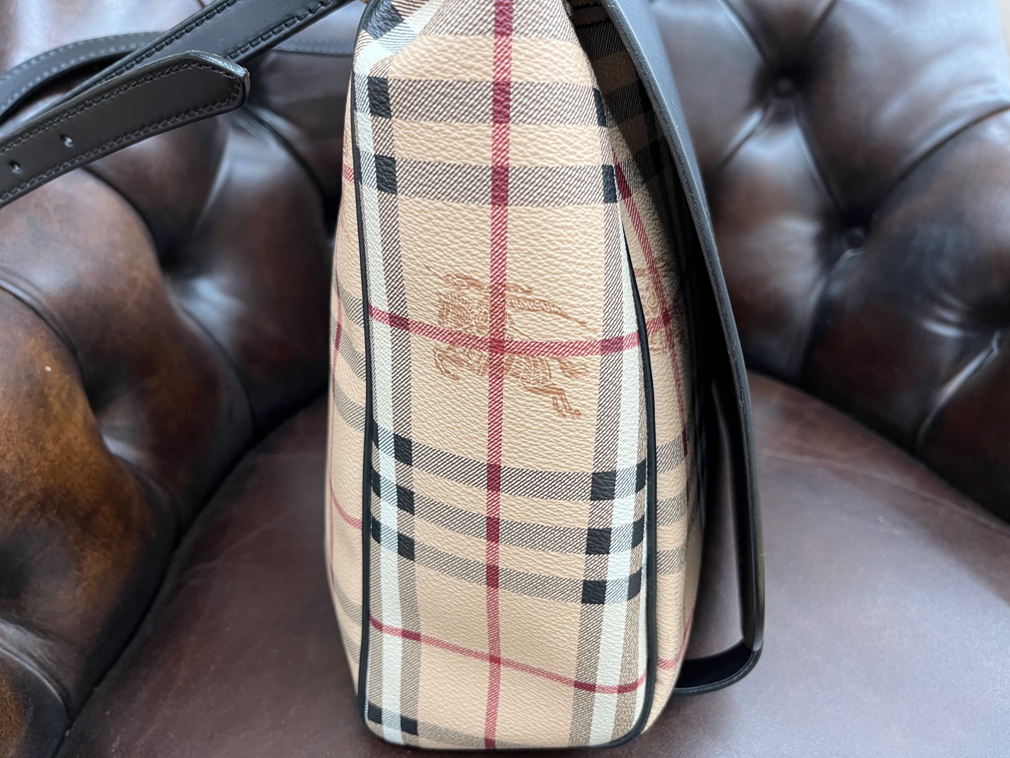 BURBERRY バ-バリ- メッセンジャ-バッグ BURBERRY(バーバリー)ブライドルメッセンジャーバッグ】をご紹介