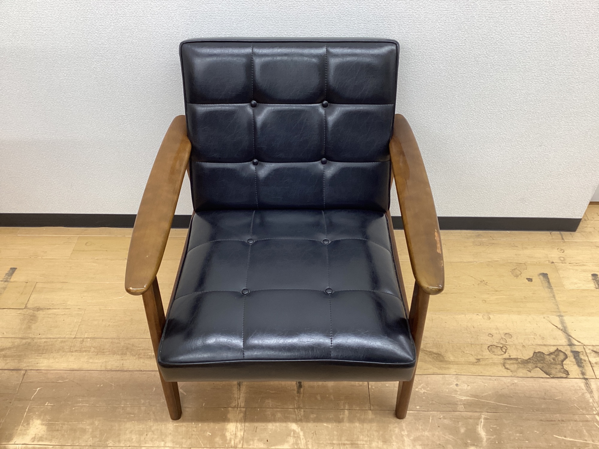 カリモク　シングルソファー　花梨　中古断捨離処分品 引き取り１万円引き カリモク シングルソファー 花梨 中古断捨離処分品 引き取り1万