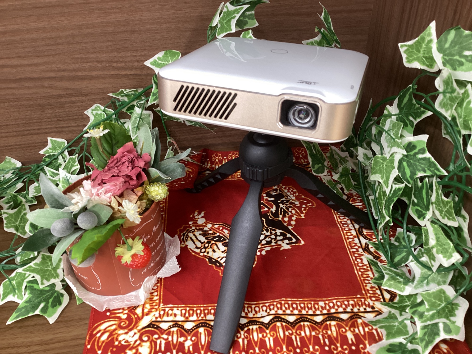 UENO-mono (上野モノ) KABENI PRO2 スマートプロジェクター 】をご紹介