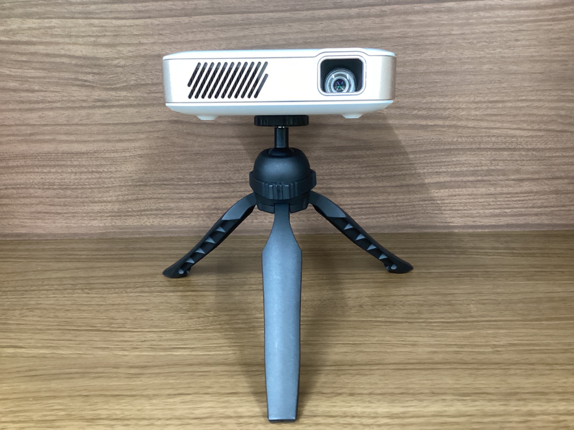 UENO-mono (上野モノ) KABENI PRO2 スマートプロジェクター 】をご紹介