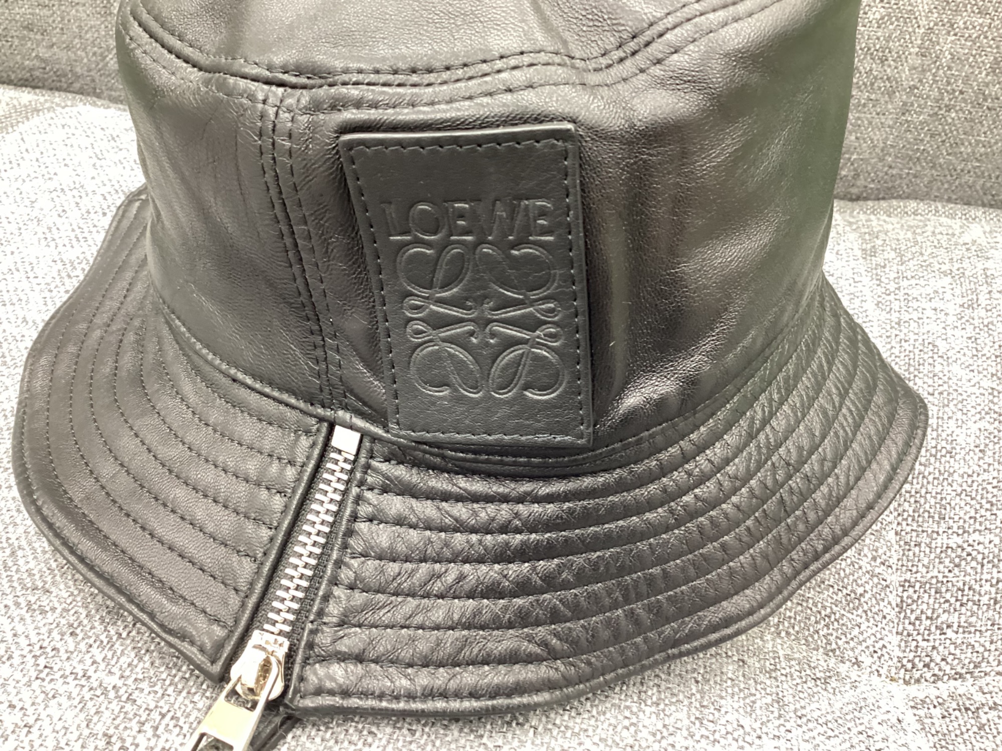 LOEWE (ロエベ) スカーフ/フィッシャーマンレザーバケットハット】をご