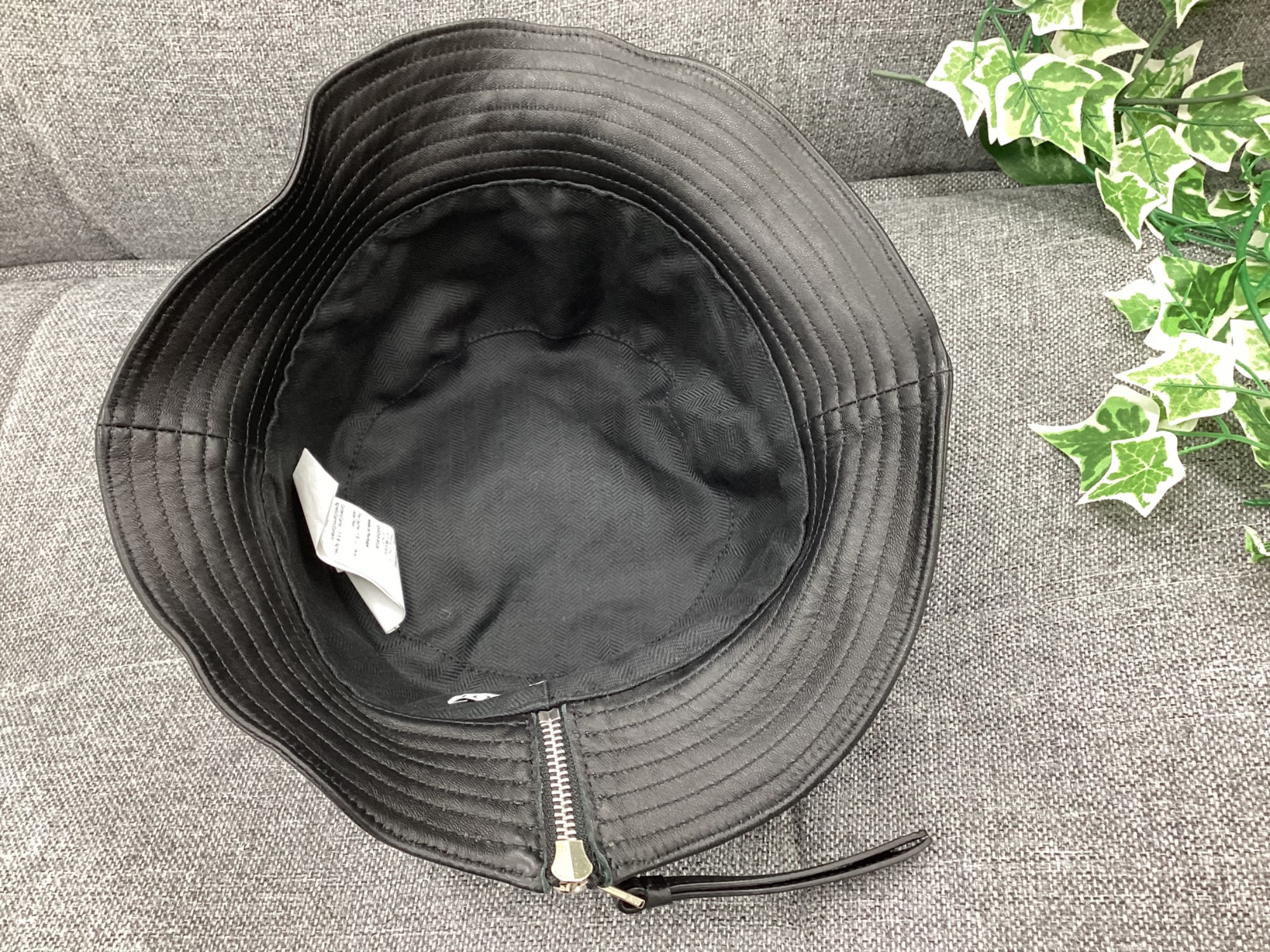 LOEWE (ロエベ) スカーフ/フィッシャーマンレザーバケットハット】をご