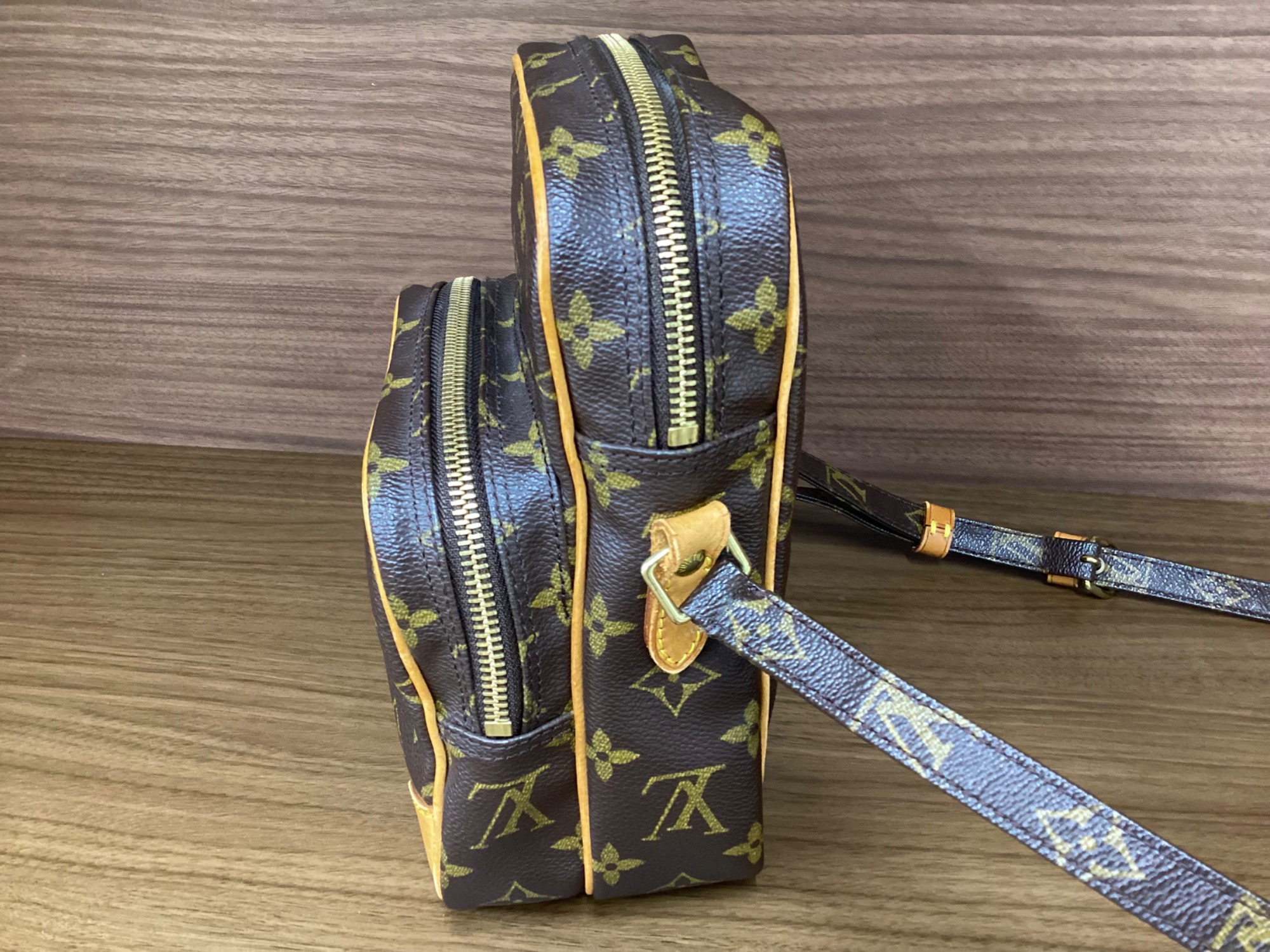 LOUIS VUITTON （ルイ・ヴィトン）ショルダーバッグ 】をご紹介