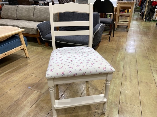 LAURA ASHLEY(ローラアシュレイ) dorest チェア入荷しました