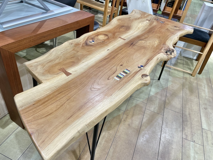 【トレファク神戸南店】木製一枚板ローテーブル【取りに来られる方限定】 オシャレな一枚板テーブルのご紹介です♪｜2021年10月06日｜リサイクル
