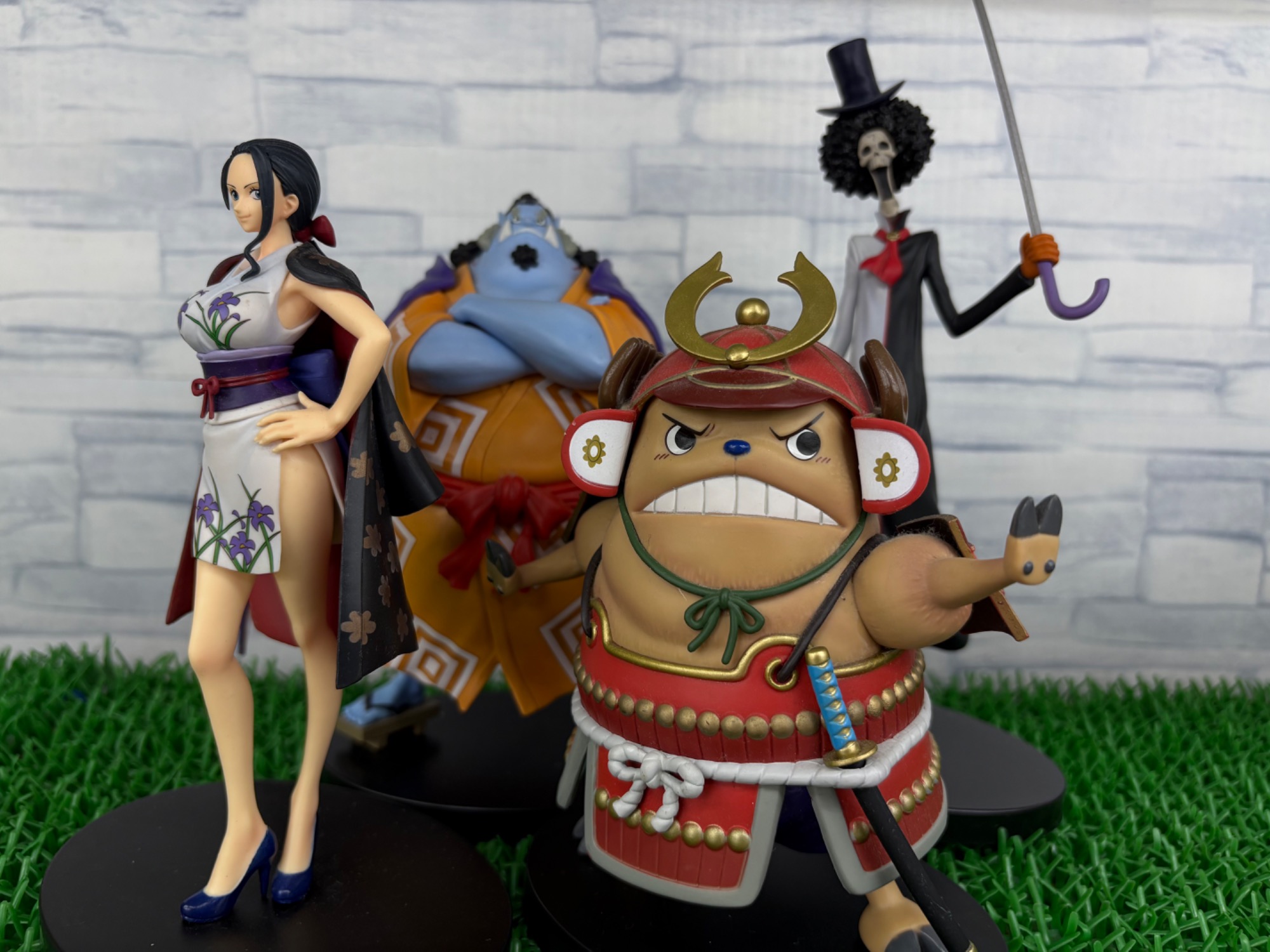 ONE PIECE フィギュアまとめ売り　フィギュアラック含(着払いor引取) こんなの買い取りました♪《ONE PIECE POPフィギュア大量》 | お宝発見