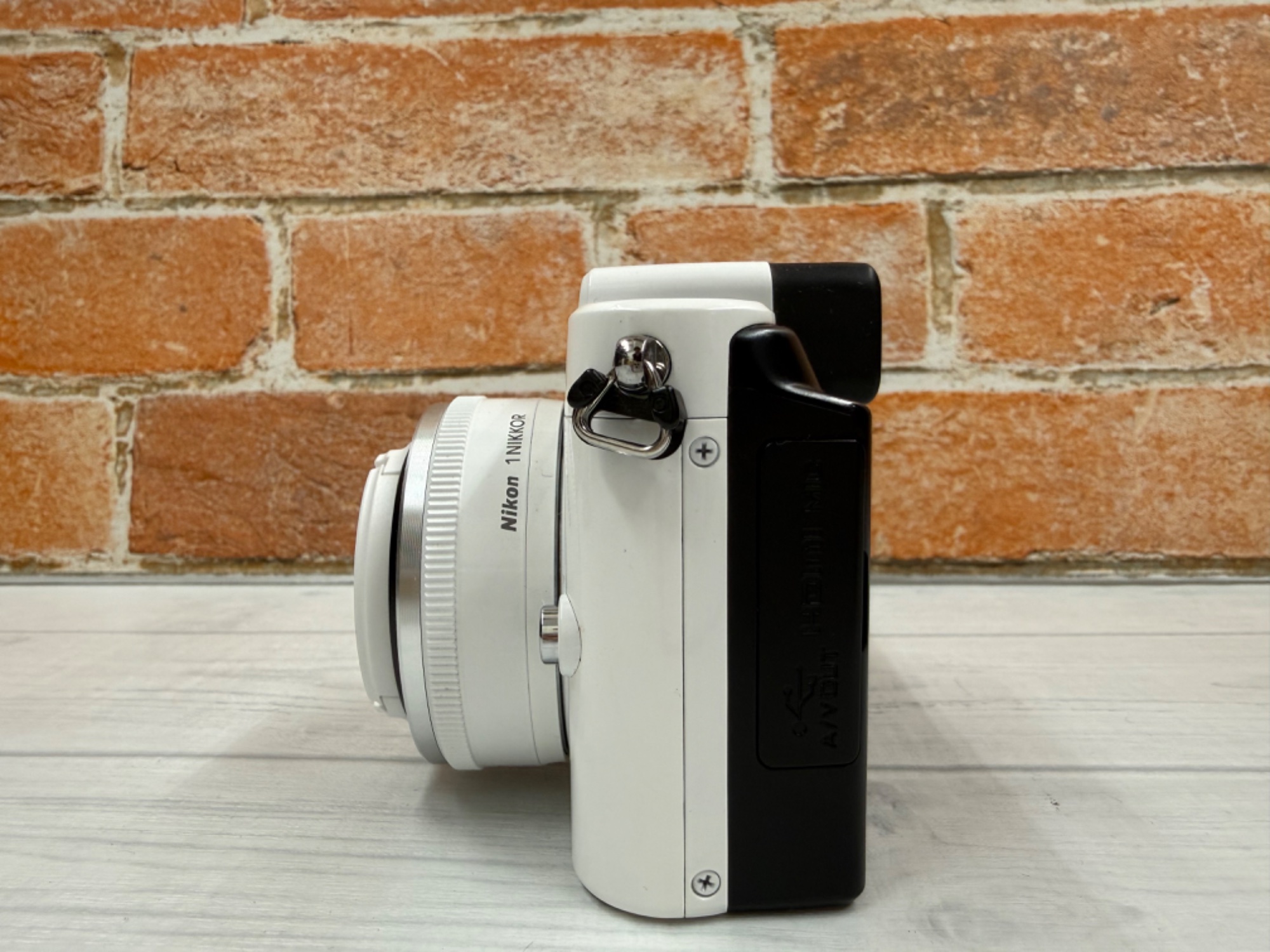 Nikon / ニコン】デジタル一眼レフカメラ 1V1｜日常に溶け込む