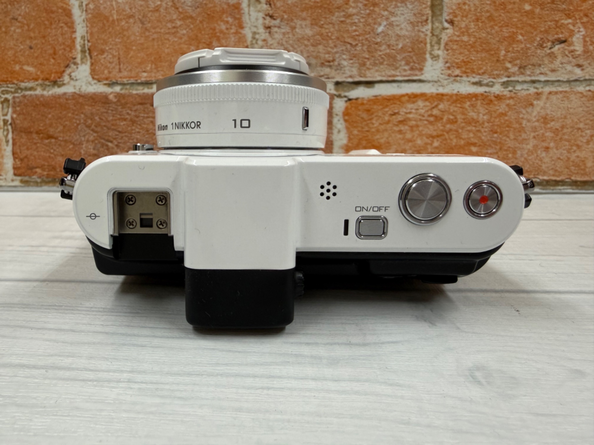Nikon / ニコン】デジタル一眼レフカメラ 1V1｜日常に溶け込む