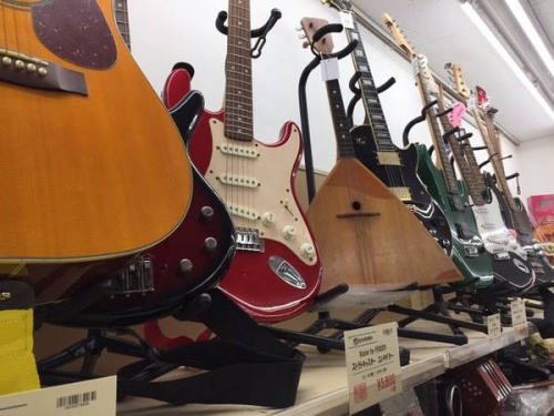 花小金井楽器のギター