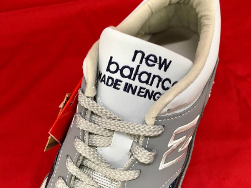 スニーカーのニューバランス（new balance）