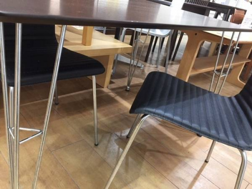 ダイニングセットのダイニングテーブル
