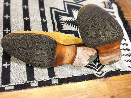 JOHN LOBBのウィングチップシューズ