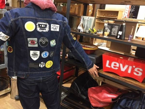 デニムジャケットのリーバイス（LEVI'S）