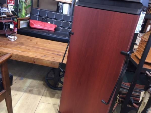 生活家電のズボンプレッサー