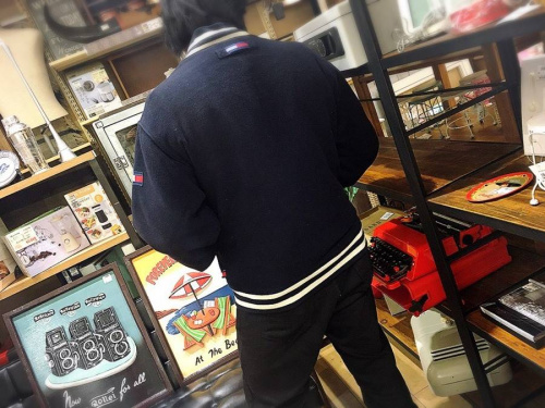 ジャケットのTOMMY HILFIGER
