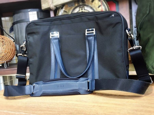 バッグのトゥミ（TUMI）
