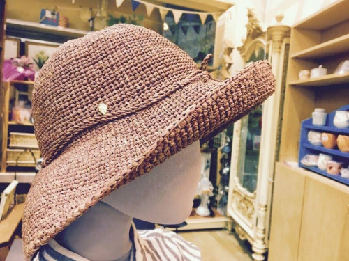 レディースファッションの帽子