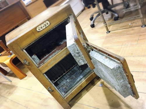 氷式冷蔵庫のレトロ家具