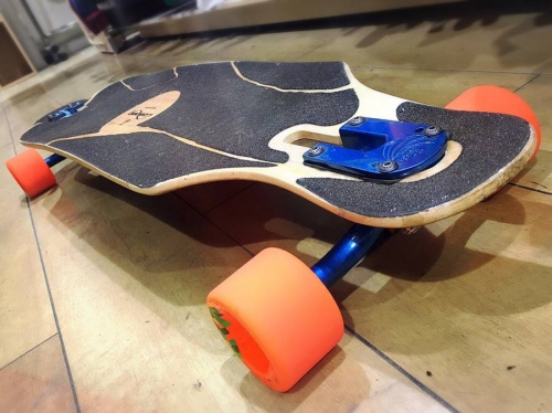 スポーツ用品のスケートボード