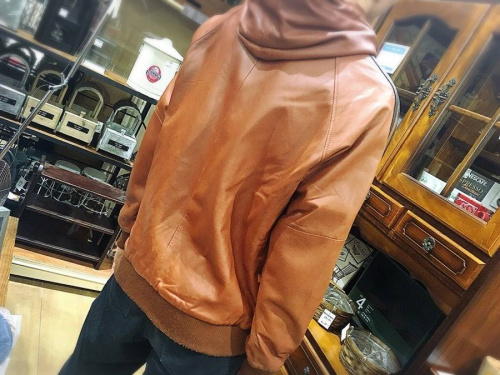 ジャケットのラムレザートラックパーカー