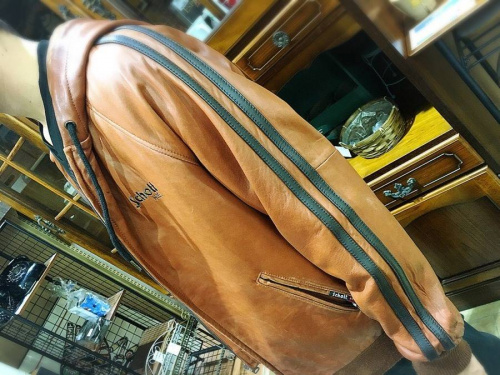 ラムレザートラックパーカーのShott