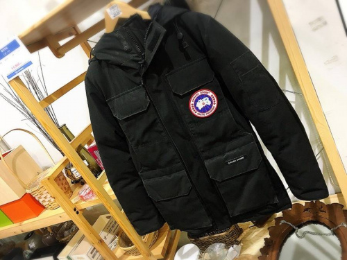 アウターの武蔵野市 小金井市　ダウン　MONCLER　TATRAS　CANADA GOOSE 国分寺市　小平市　杉並区　中古　セール　安い　買取