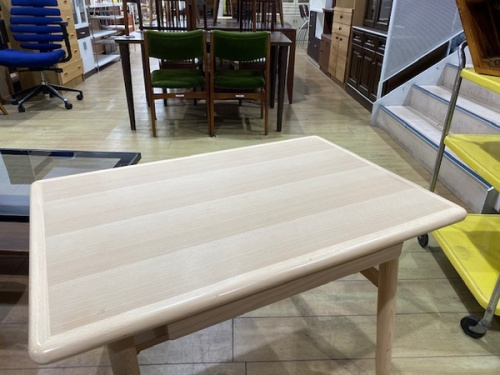 家具のテーブル　秋田木工