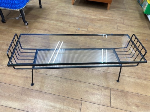 家具のテーブル