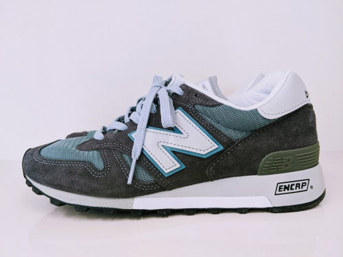 NEW BALANCEのスニーカー
