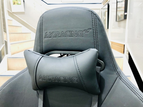 AK RACINGのゲーミングチェア