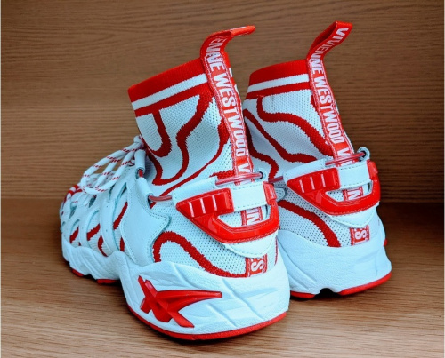 Vivienne Westwoodの花小金井 小平　田無　武蔵境 武蔵小金井 国分寺  西東京 古着 洋服 スニーカー  買取