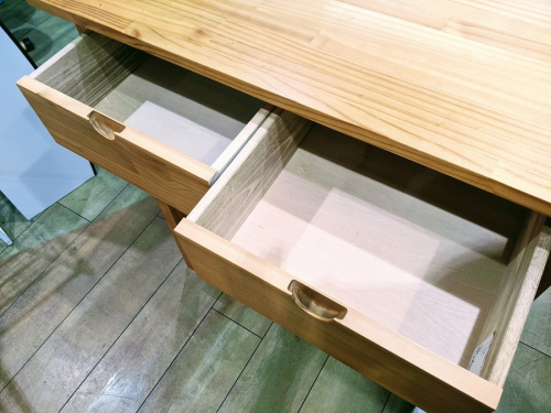 テーブルの花小金井家具