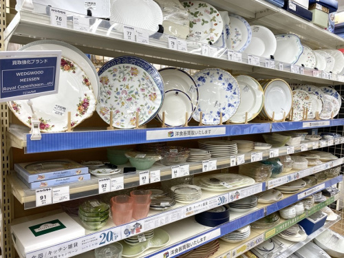 WEDGWOODの花小金井食器
