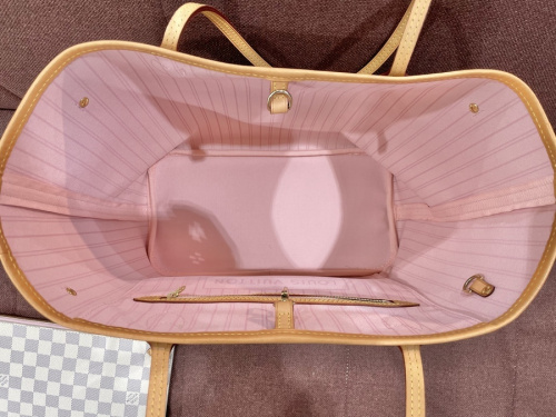 LOUIS VUITTONの花小金井ブランド