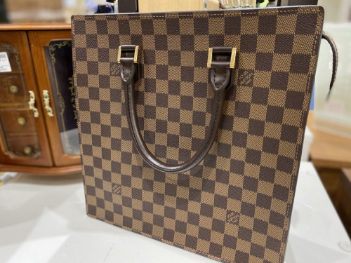 バッグのハンドバッグ