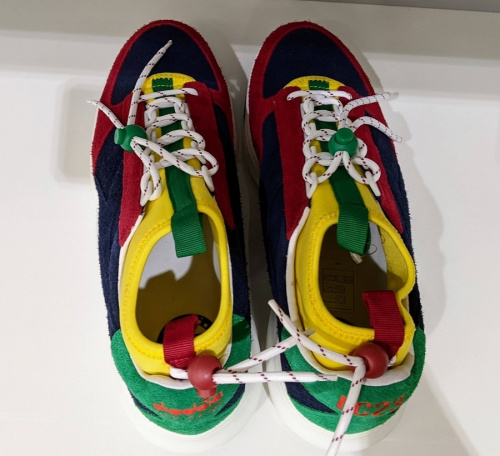 コラボスニーカーの花小金井スニーカー