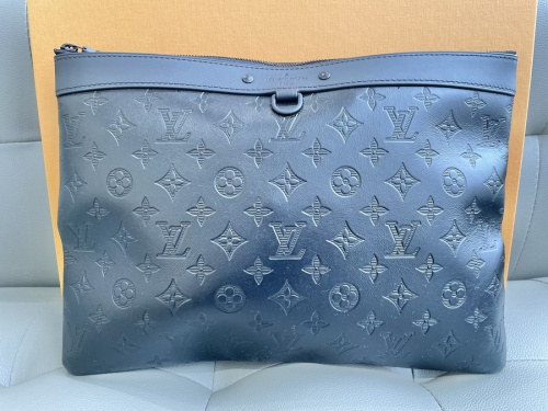 クラッチバッグのLOUIS VUITTON