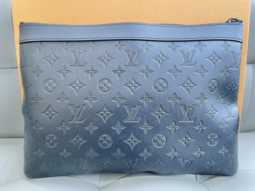 LOUIS VUITTONのモノグラムシャドゥ