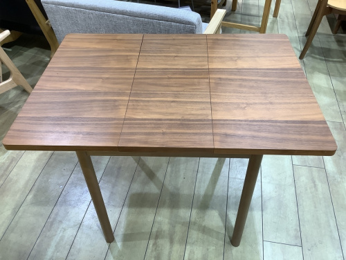 テーブルのFranc Franc