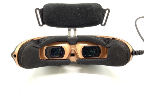 ヘッドマウントディスプレイのVRゴーグル