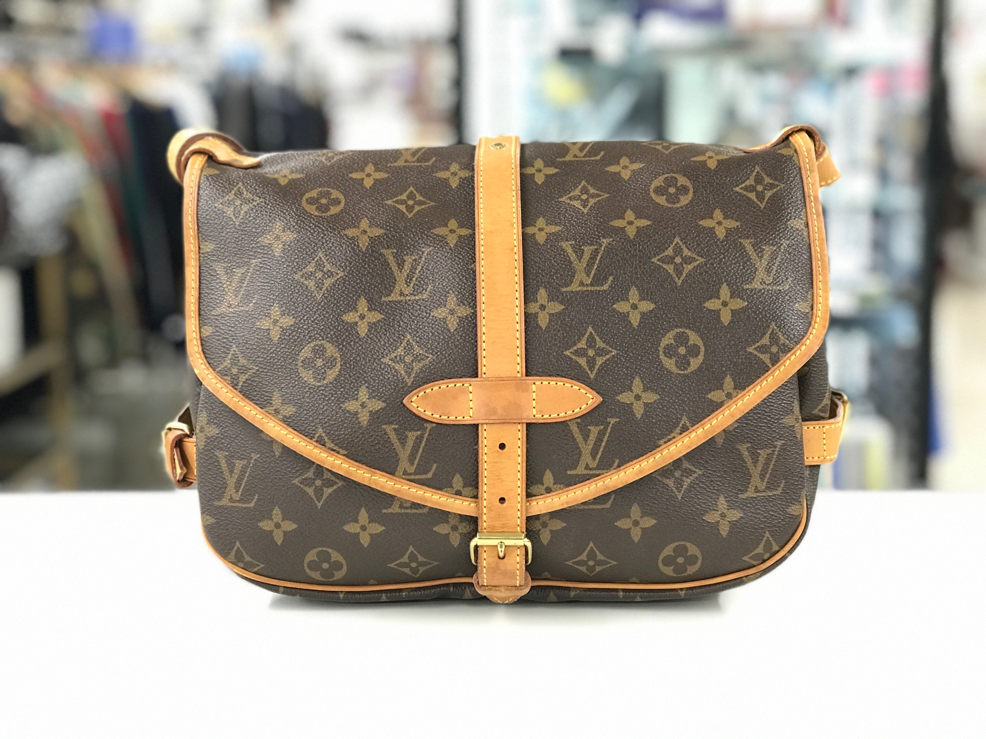 ルイヴィトン ショルダーバッグ ソミュール M40710 が 買取入荷しま