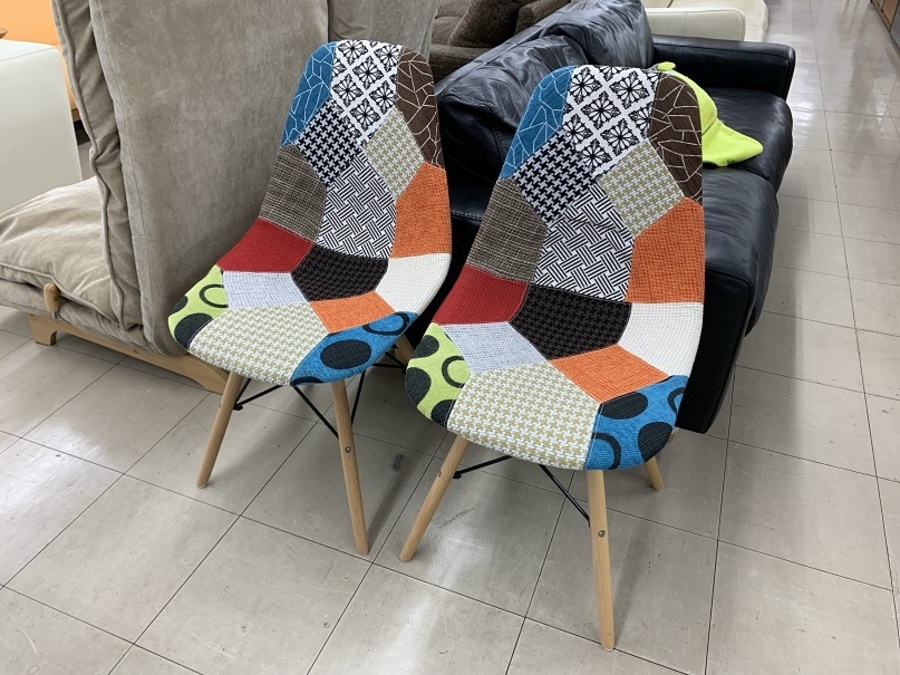 パッチワークシェルチェアのご紹介！（トレファク寝屋川） リプロダクト品 パッチワークデザイン シェルチェア 入荷致しました