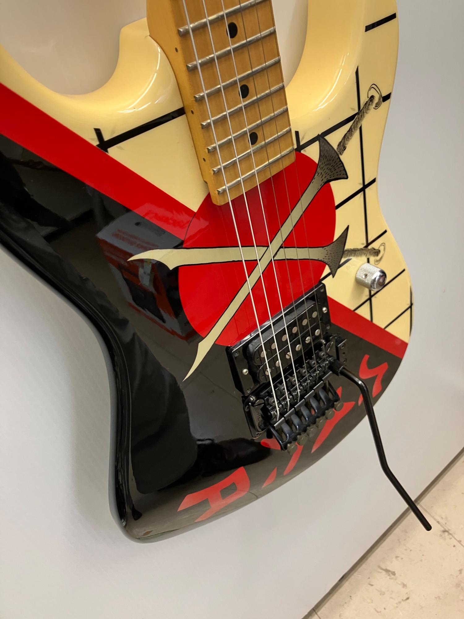 エレキギター「FERNANDES ST-120WM RATT Warren de Martini ロンドン