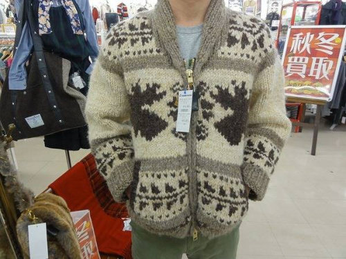 ジャケットのニット
