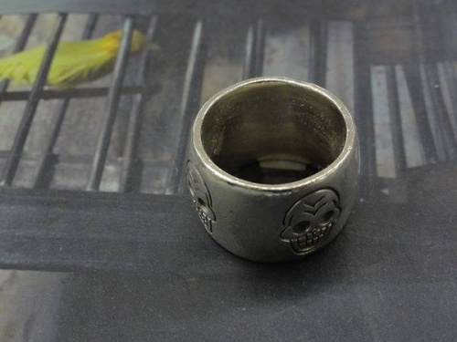 ブランド・ラグジュアリーのシルバー