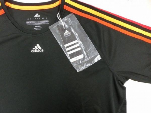 アディダス（adidas）
