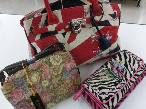 バッグの財布