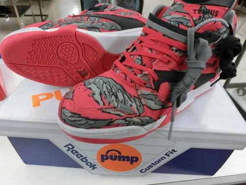 シューズのREEBOK