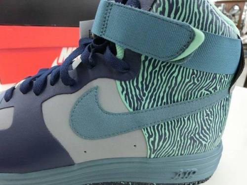 スニーカーのナイキ（NIKE）
